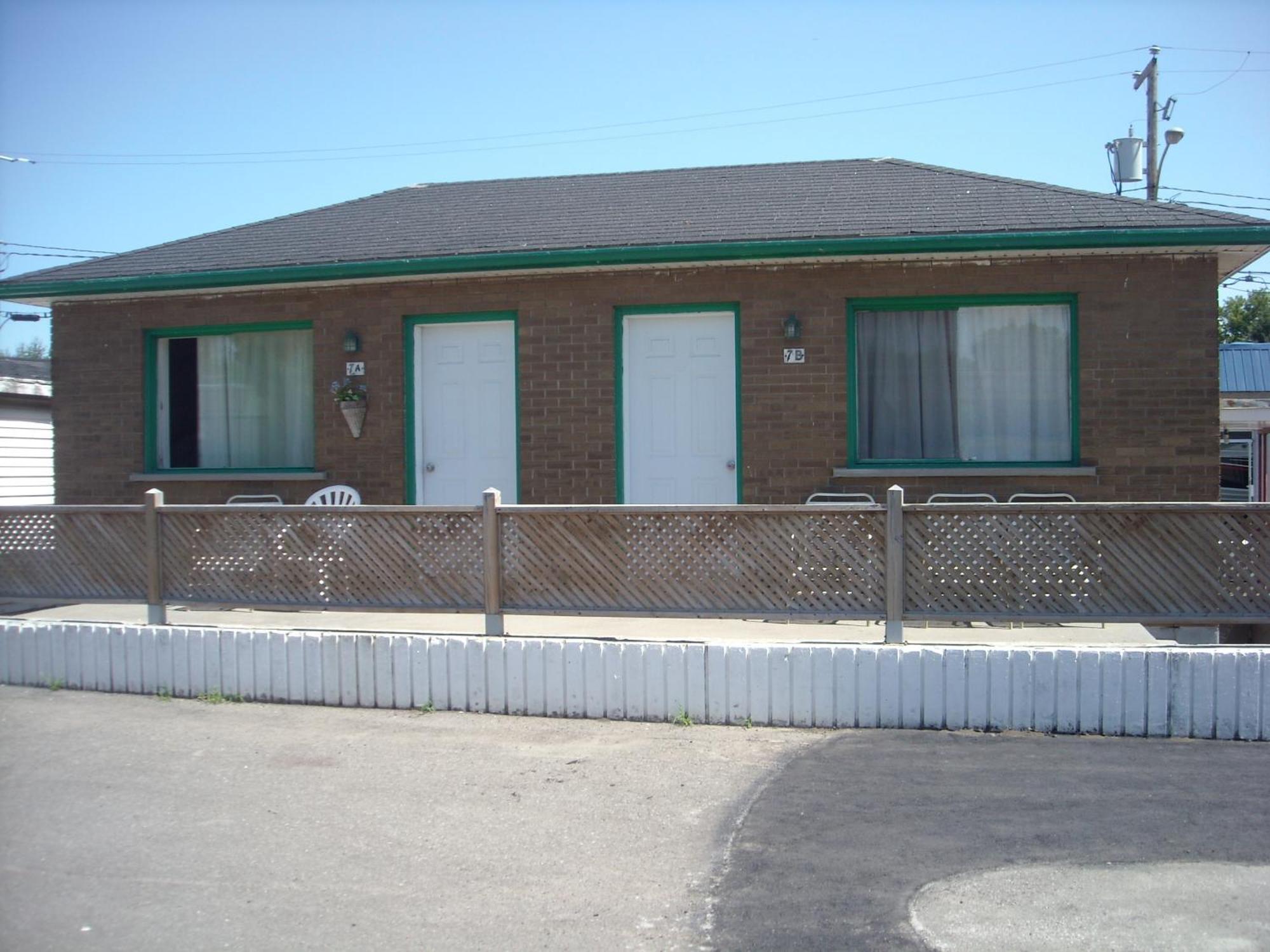 Motel Montreal Notre-Dame-de-l'Ile-Perrot Eksteriør bilde