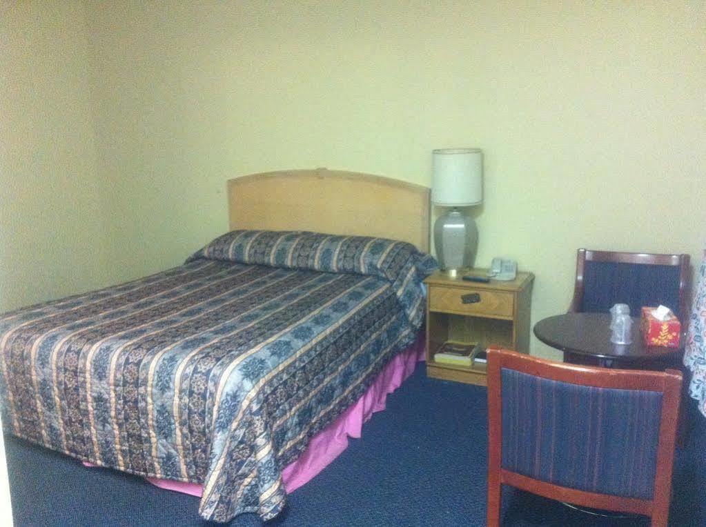 Motel Montreal Notre-Dame-de-l'Ile-Perrot Eksteriør bilde